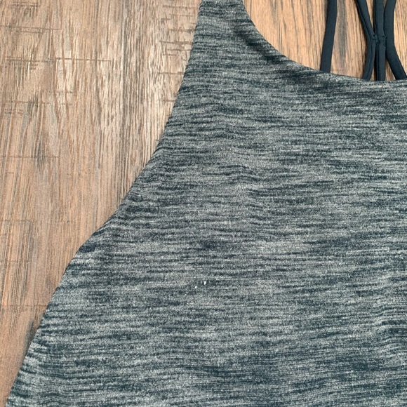 Lululemon knot your typical tank - Picture 3 of 4